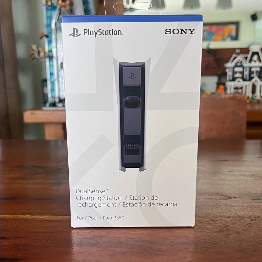 Sony DualSense Charging Station - White and Black *NEW IN BOX*